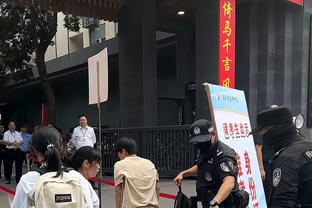 法尔克：德里赫特本考虑在图赫尔留任时转会，现正等待了解新教练